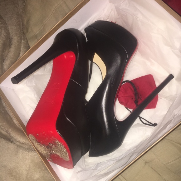 Red Bottoms - Picture 2 of 5